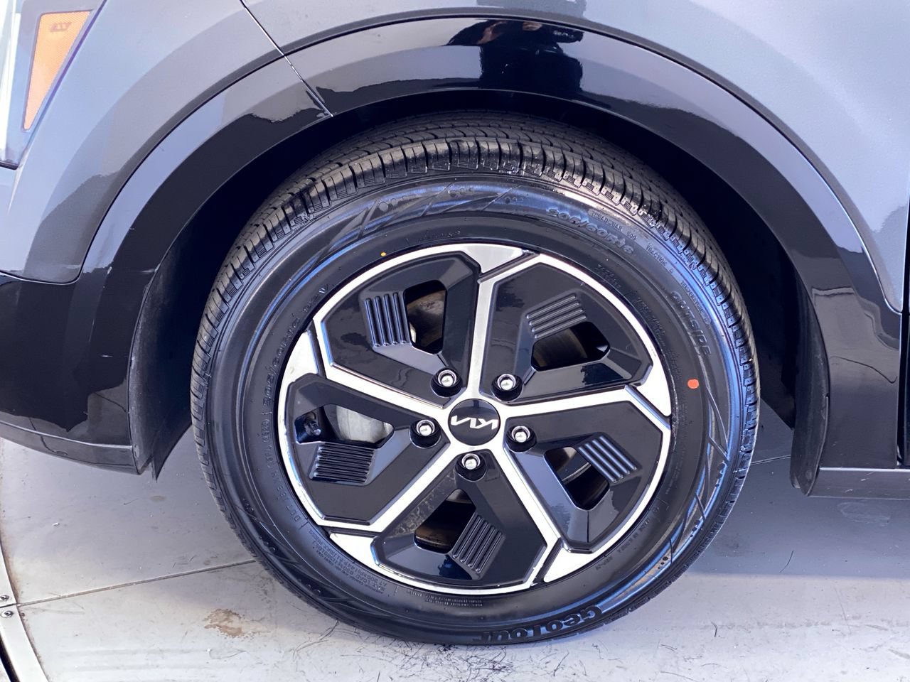 Certified 2024 Kia Niro FWD image 12
