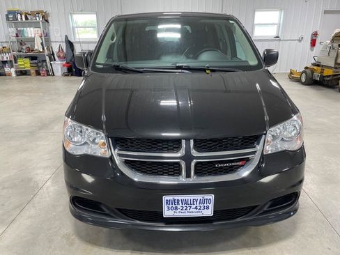 Used 2015 Dodge Grand Caravan SE w/ Quick Order Package 29E SE FWD image 2