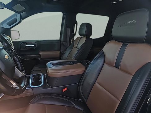 Used 2020 Chevrolet Silverado 1500 High Country w/ Technology Package image 27