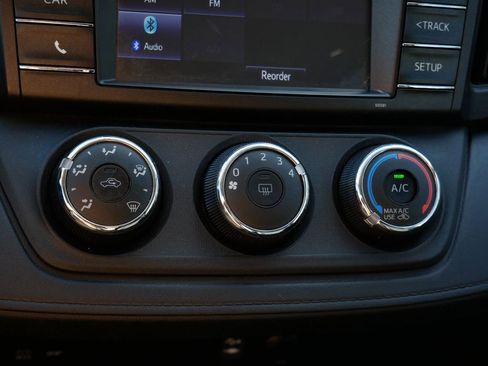 Used 2016 Toyota RAV4 LE image 19