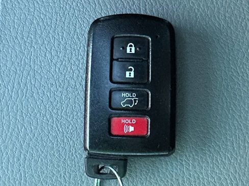 Used 2019 Toyota Highlander XLE image 46