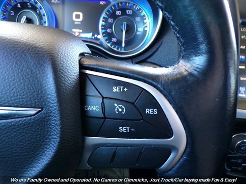 Used 2015 Chrysler 300 Limited RWD image 46