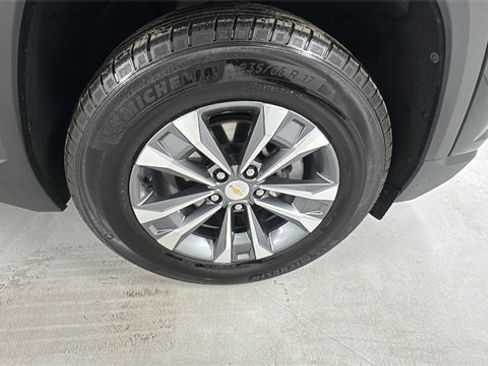 Used 2025 Chevrolet Equinox LT image 9