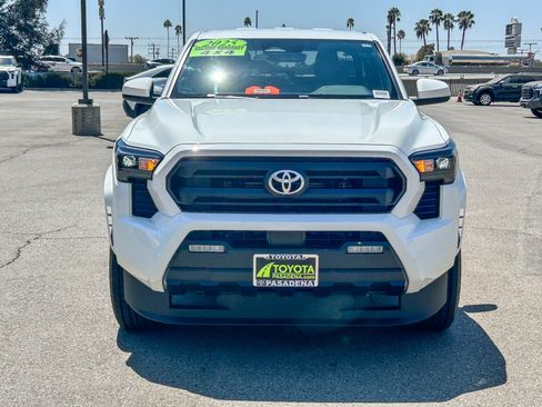 Used 2025 Toyota Tacoma SR5 AWD/4WD image 2