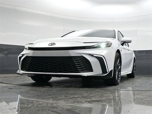 Used 2025 Toyota Camry SE w/ Convenience Package image 29