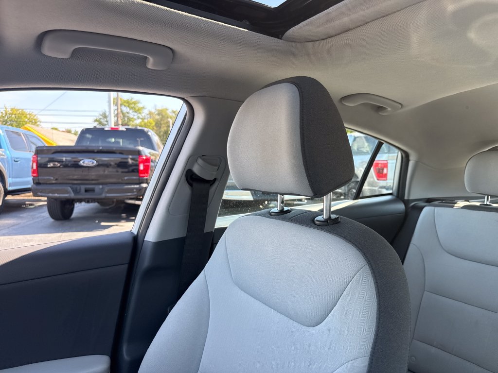 Used 2022 Hyundai Ioniq SEL FWD image 35