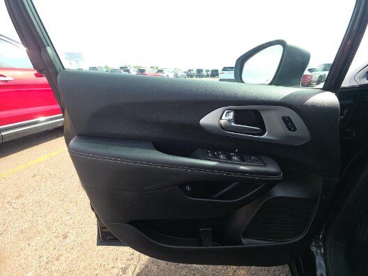 Used 2023 Chrysler Pacifica Touring-L w/ S Appearance Package FWD image 14
