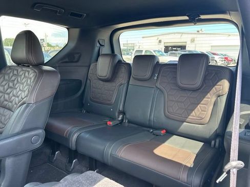 Used 2025 Nissan Armada Platinum w/ Convenience Package RWD image 25