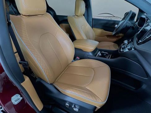 Used 2023 Chrysler Pacifica Pinnacle image 33