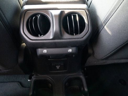 Certified 2023 Jeep Gladiator Overland image 33