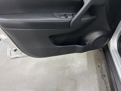 Used 2017 Nissan Rogue SV w/ SV Family Package image 38