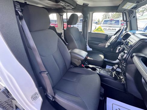 Used 2016 Jeep Wrangler Unlimited Sport w/ Connectivity Group image 38