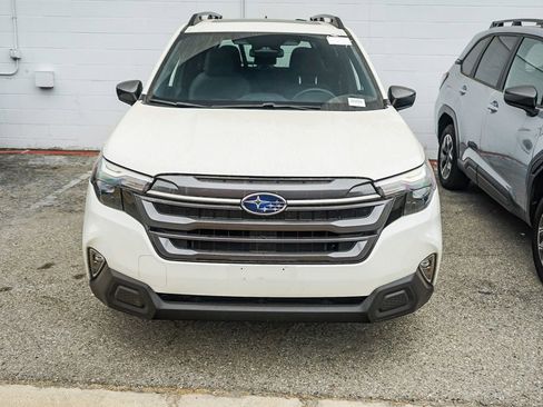 Used 2025 Subaru Forester Premium image 2