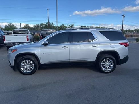 Used 2018 Chevrolet Traverse LT w/ LPO, Black Accent Package AWD/4WD image 5