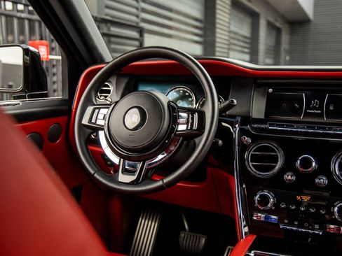 Used 2021 Rolls-Royce Cullinan image 45