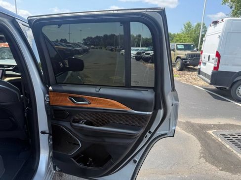 Used 2023 Jeep Grand Cherokee Summit AWD/4WD image 54