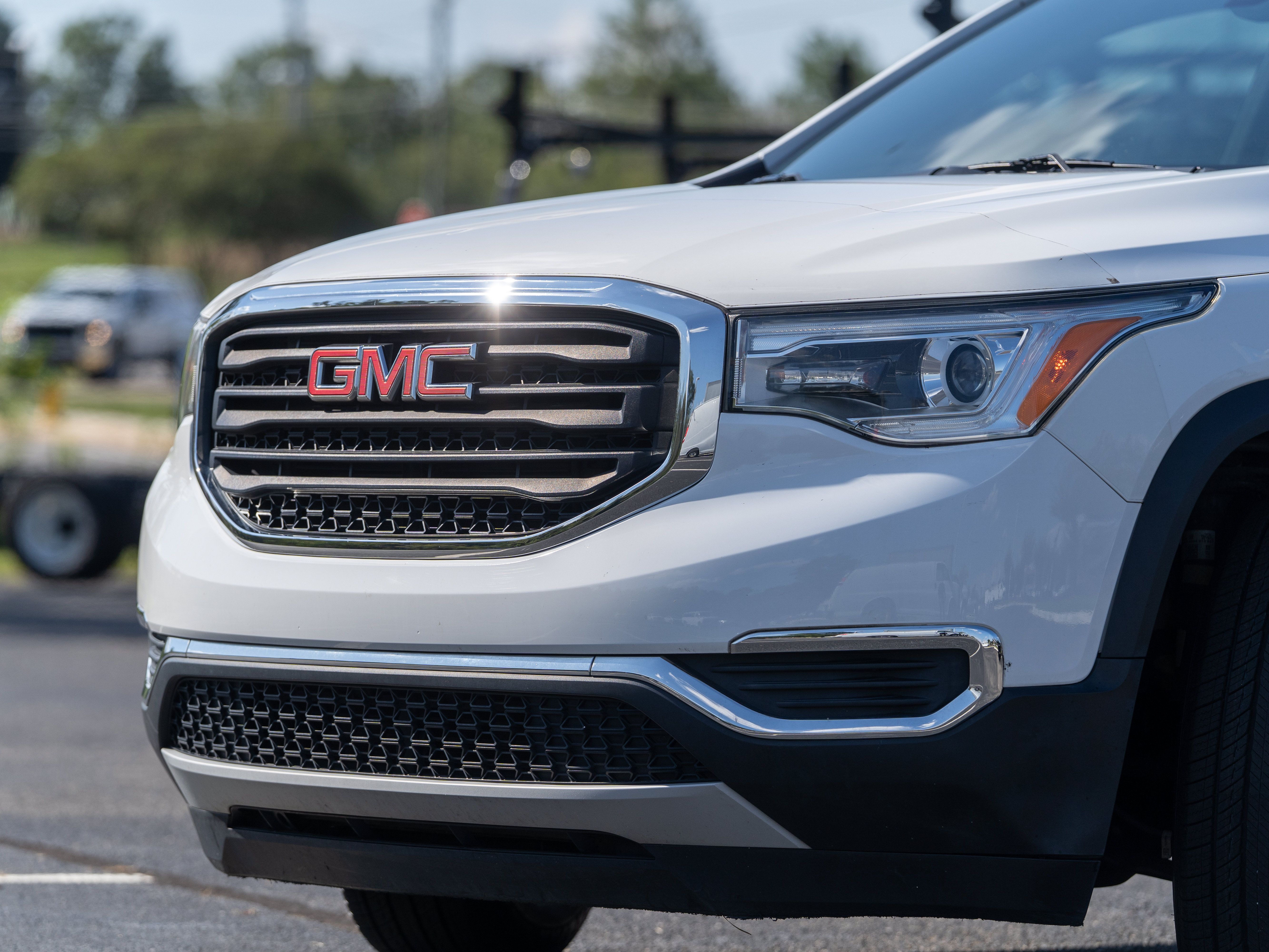Used 2019 GMC Acadia SLE FWD image 37