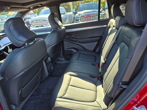 Used 2025 Jeep Wagoneer S Launch Edition image 11