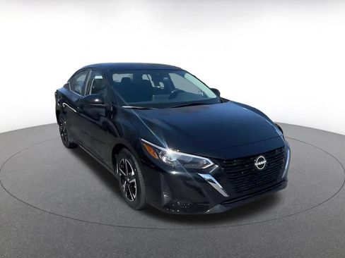 Used 2025 Nissan Sentra SV image 3