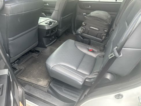 Used 2024 Toyota Sequoia Platinum AWD/4WD image 7
