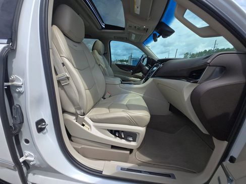 Used 2017 Cadillac Escalade Premium Luxury image 19