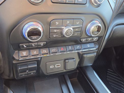 Used 2022 GMC Sierra 2500 AT4 w/ AT4 Premium Plus Package image 22