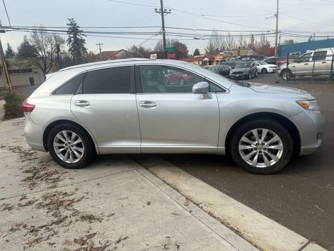 Used 2013 Toyota Venza XLE image 3