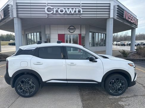 New 2026 Nissan Kicks SR image 3