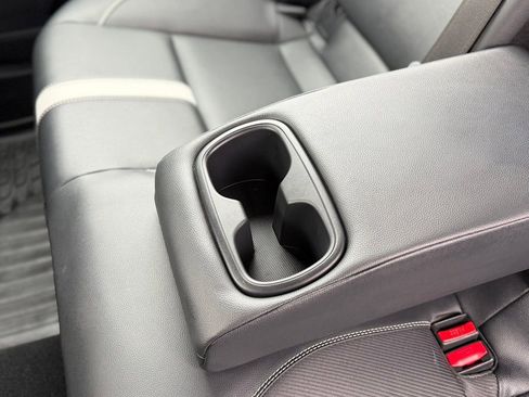 Used 2025 Toyota Camry SE image 7