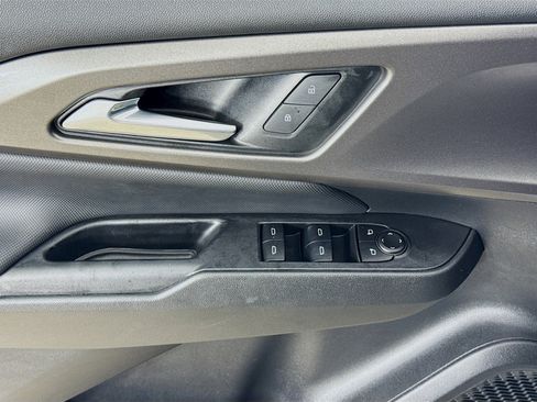 Used 2025 Chevrolet Equinox EV LT image 18