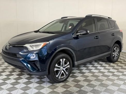 Used 2018 Toyota RAV4 LE FWD image 2