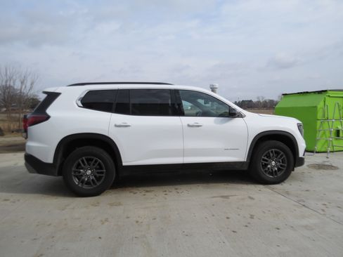 Used 2025 GMC Acadia Elevation image 16