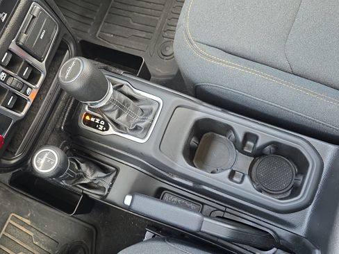 Used 2025 Jeep Gladiator Sport AWD/4WD image 22