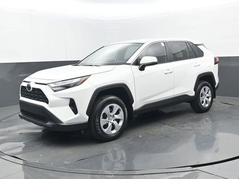 Used 2025 Toyota RAV4 LE image 21