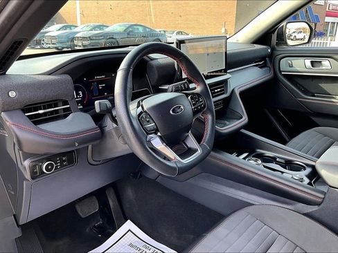 Certified 2025 Ford Explorer ST-Line w/ Premium Package image 13