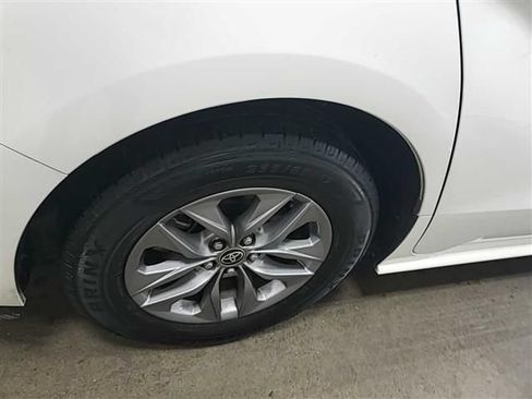 Used 2021 Toyota Sienna XLE FWD image 14