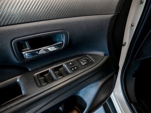 Used 2014 Mitsubishi Outlander SE AWD/4WD image 17