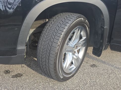 Used 2018 Toyota Highlander Limited image 32