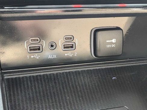 Used 2025 Jeep Grand Cherokee Limited w/ Luxury Tech Group II image 29