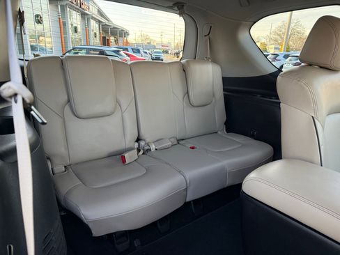 Used 2024 Nissan Armada SL w/ Captain's Chairs Package image 34
