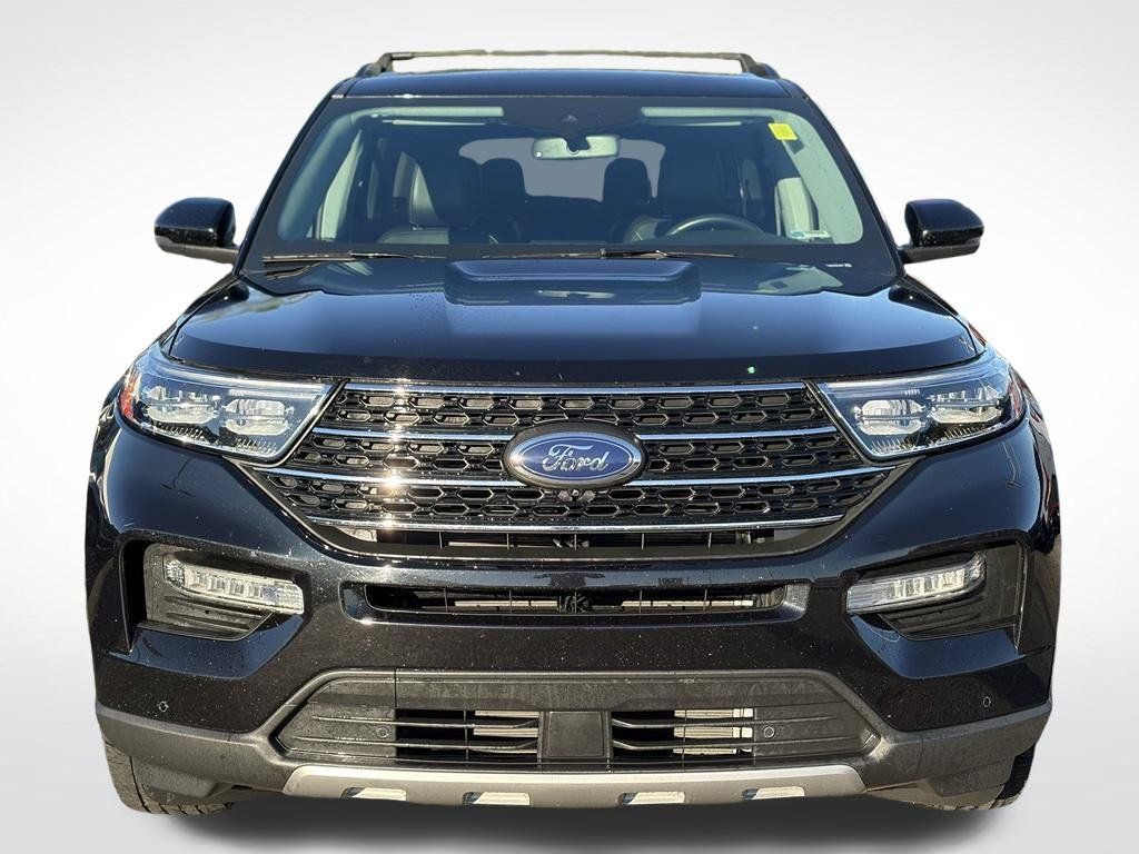 Used 2023 Ford Explorer XLT w/ Equipment Group 202A AWD/4WD image 3