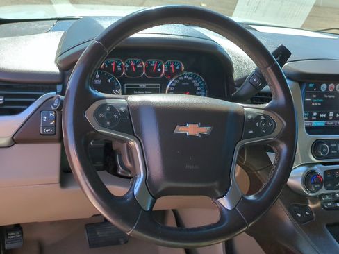 Used 2019 Chevrolet Suburban LT RWD image 16