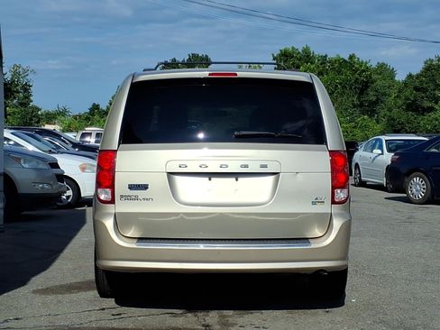 Used 2014 Dodge Grand Caravan SXT FWD image 4
