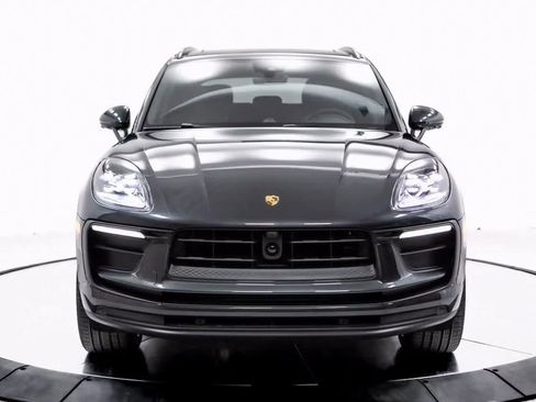Certified 2025 Porsche Macan image 10