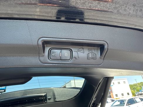 Used 2021 Ford Explorer XLT w/ Equipment Group 202A AWD/4WD image 20