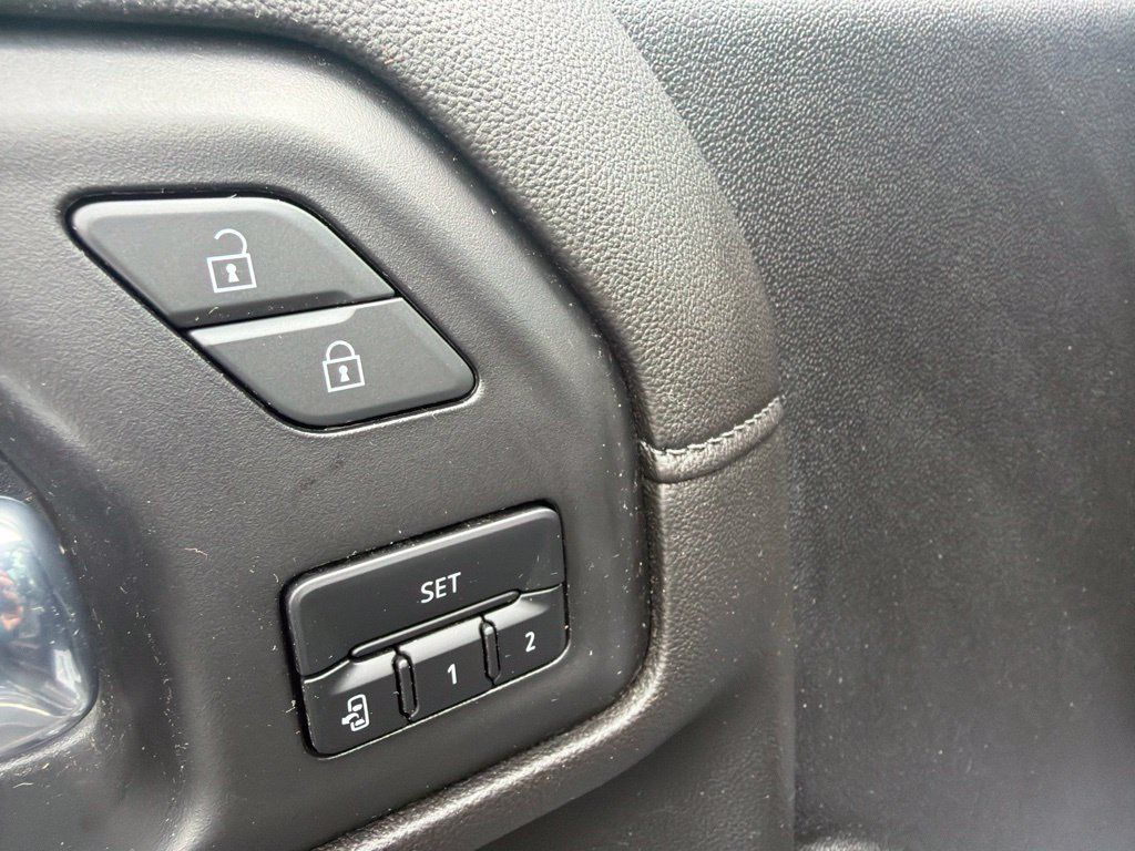Used 2023 GMC Sierra 3500 Denali w/ Denali Ultimate Package AWD/4WD image 14