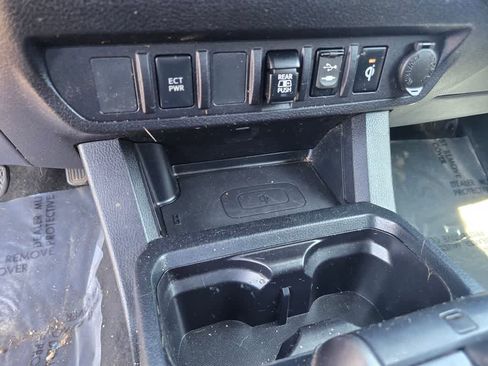 Used 2019 Toyota Tacoma TRD Off-Road AWD/4WD image 15