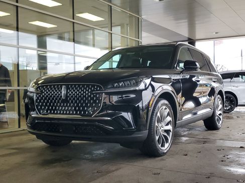 New 2026 Lincoln Aviator AWD image 2