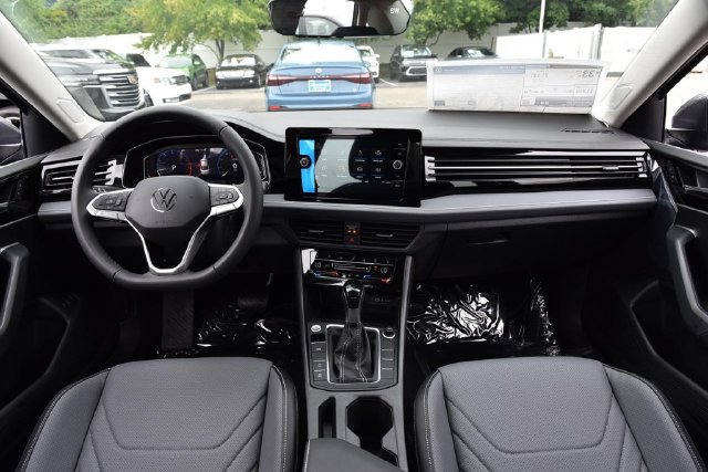 New 2027 Volkswagen Jetta SEL FWD image 7