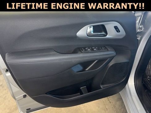 New 2026 Chrysler Pacifica Limited w/ Trailer Tow Group image 16